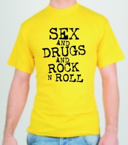Футболка "SEX & DRUGS" ― Интернет магазин "Прикольные футболки"
